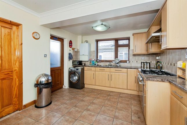 65, Mirador Crescent, SLOUGH photo 4