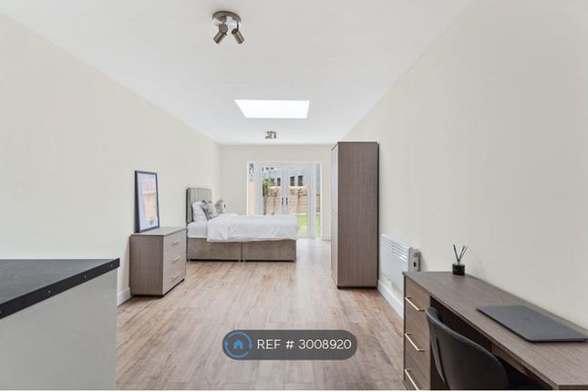 Rydal Crescent, Perivale, Greenford photo 2