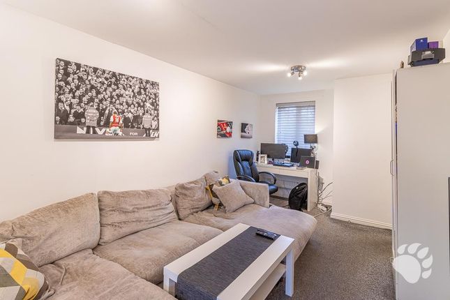 52, Beeston Courts, Basildon photo 3