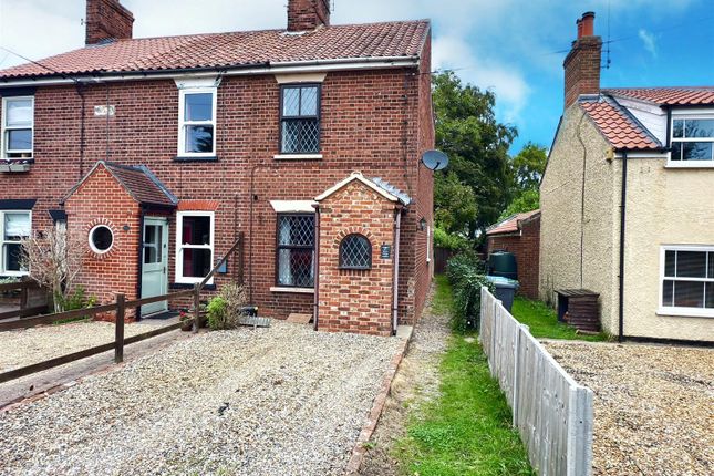 2-bed house on 1 Marian Cottages, Hall Lane, Lowestoft, £185,000