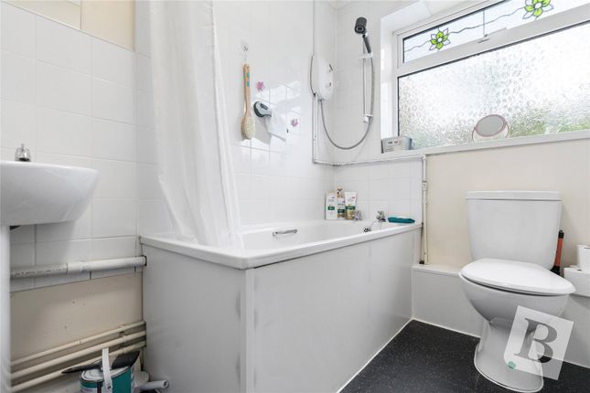14, Stirling Close, Rainham photo 4