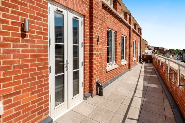 Apartment 10, Venetian House, The Colonnade, Maidenhead photo 4