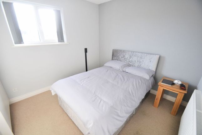 7, Cronton Avenue, Moreton photo 2