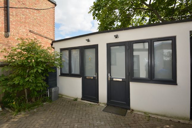 Studio to rent in Spring Gardens, West Molesey