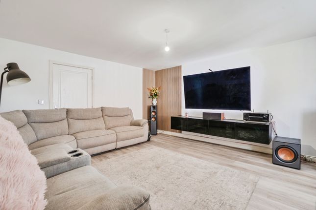 15, Kerscott Close, Wigan photo 4