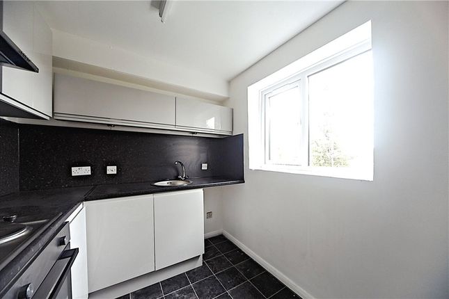 46, Fairbairn Close, Purley photo 4