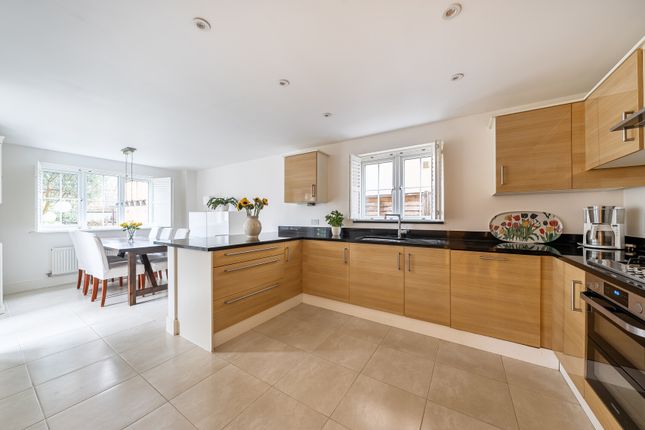 64, Brookfield Drive, Surrey photo 2