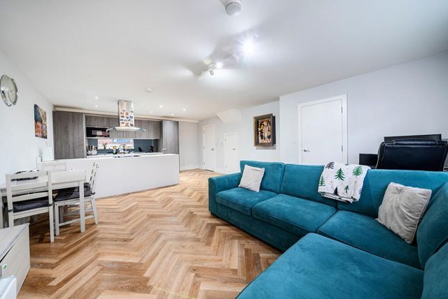 9, Junction Court, Ruislip photo 5