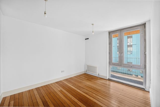 Flat 9, 88, Garratt Lane, London photo 3