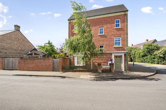 Thumbnail Town house to rent in Wichelstow, Swindon