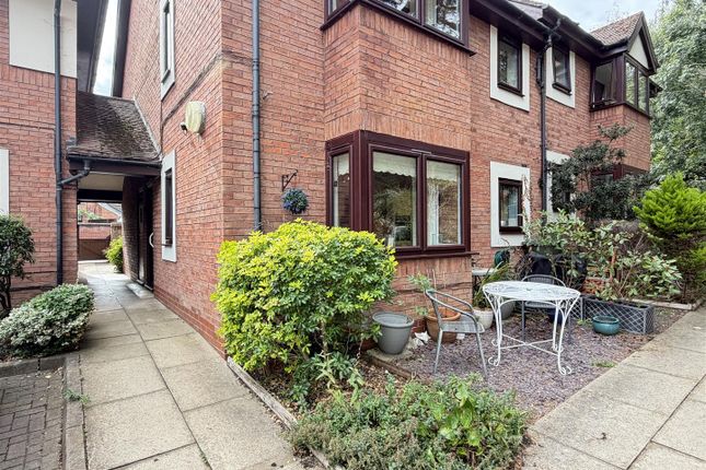 5 Garden Court, Priory Road, Warwick photo 2