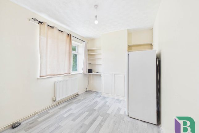 6, Millard Close, Bedford photo 4