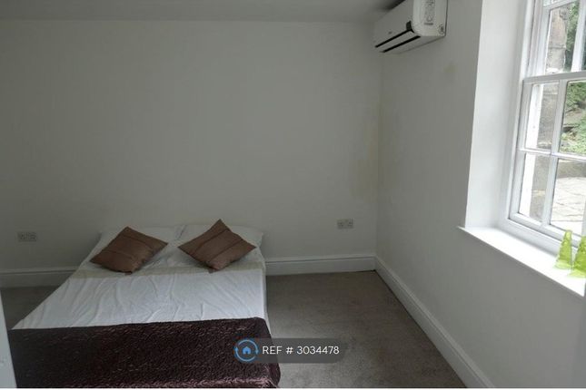 Hutchinson Place, Leeds photo 5