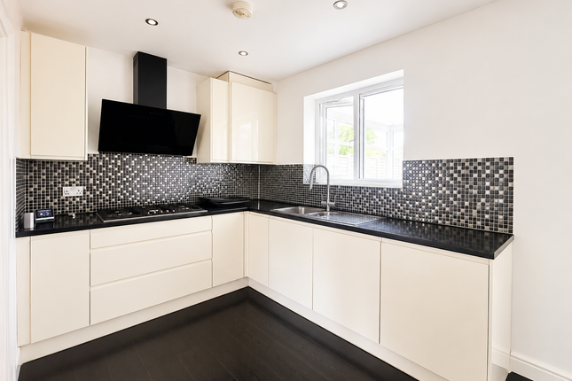 69, Chesford Road, Luton photo 2