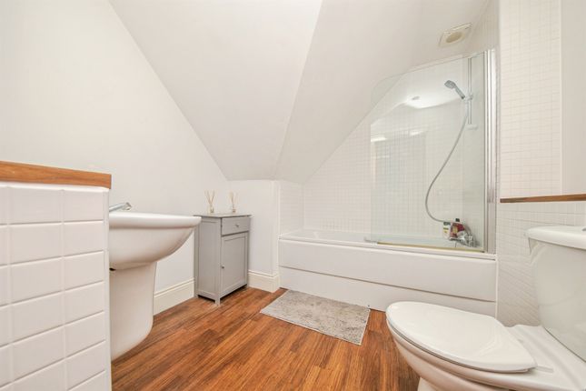 8, Wheelwright Place, Colchester photo 4