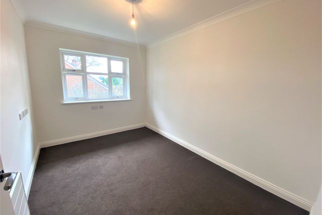 Property to rent in Fernhill Road, Blackwater, Camberley