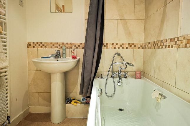 19, Smiles Place, Woking photo 5