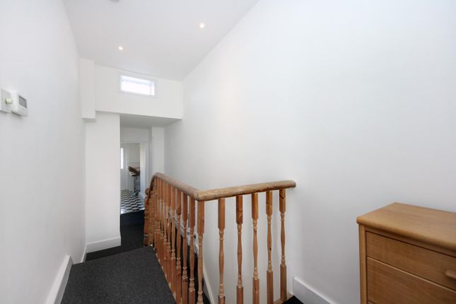FFF, 166 Whitestile Road, Brentford photo 4