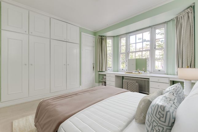 Flat to rent in St Mary Abbots Court, Warwick Gardens