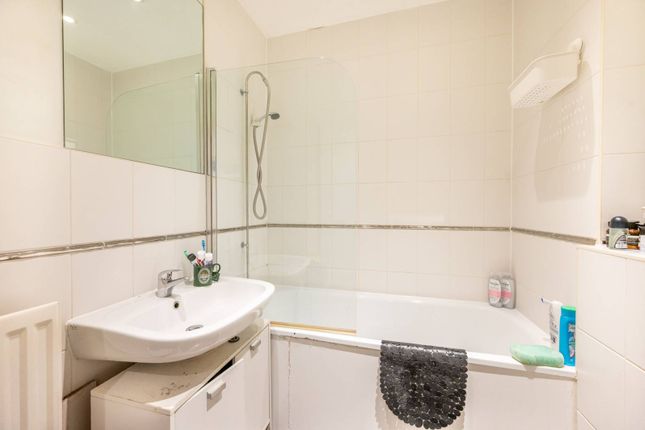 Thumbnail Flat to rent in Swan House, Stratford, London