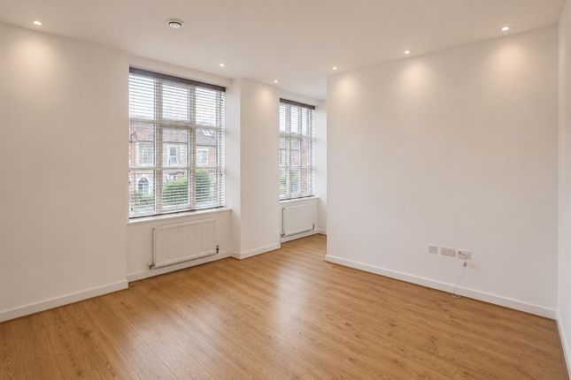 Whippendell Road, Watford photo 3
