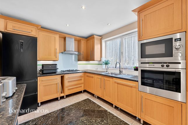 3, Horndean Close, London photo 2
