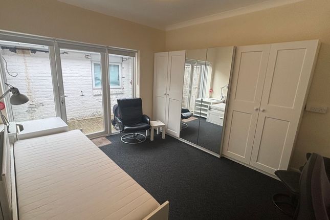 3, NEWCASTLE UPON TYNE photo 2