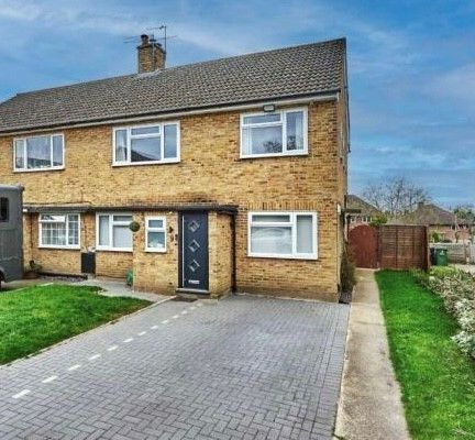 Maisonette for sale in Meadow Close, London Colney