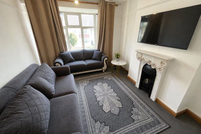 32a, Mayfield Gardens, London photo 2