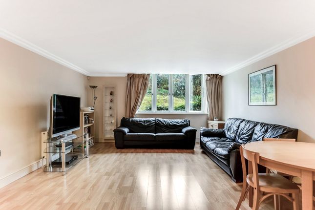 Flat for sale in Kidderpore Avenue, Hampstead, London