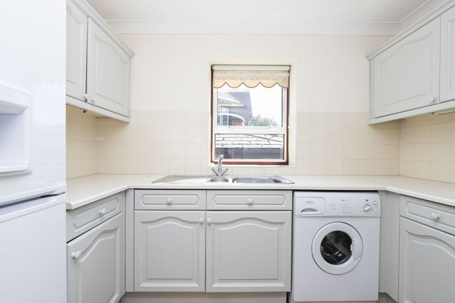 8 St James Gate 105, Palmerston Road, Buckhurst Hill photo 4