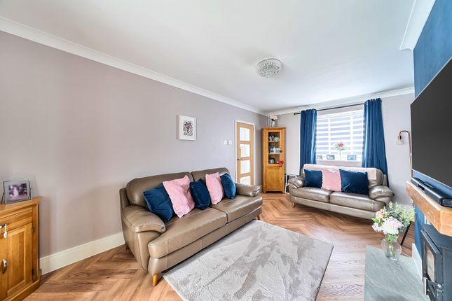 43, Spinney Crescent, Dunstable photo 3