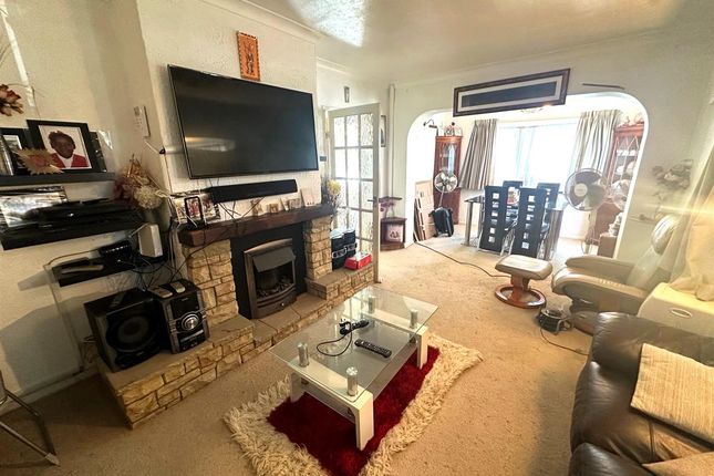 2, Clare Road, Stanwell photo 2