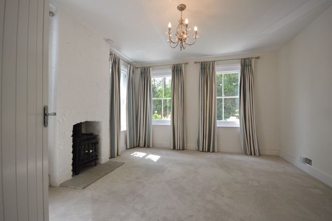 2 Hazlehurst,, The Avenue, Hindhead photo 2