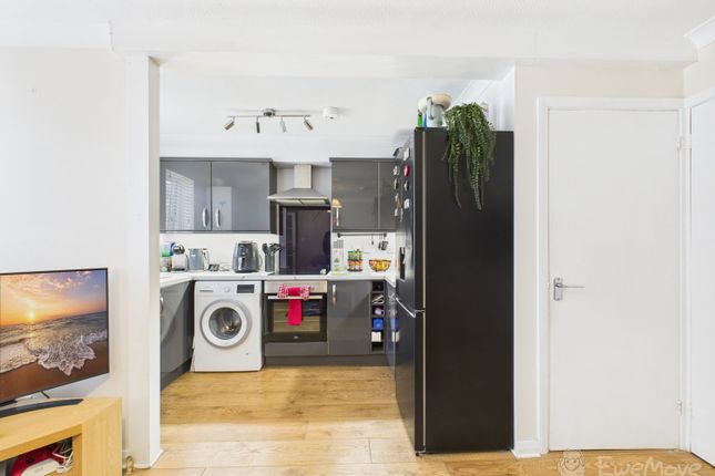 50, WELLINGTON AVENUE, BORDON photo 4