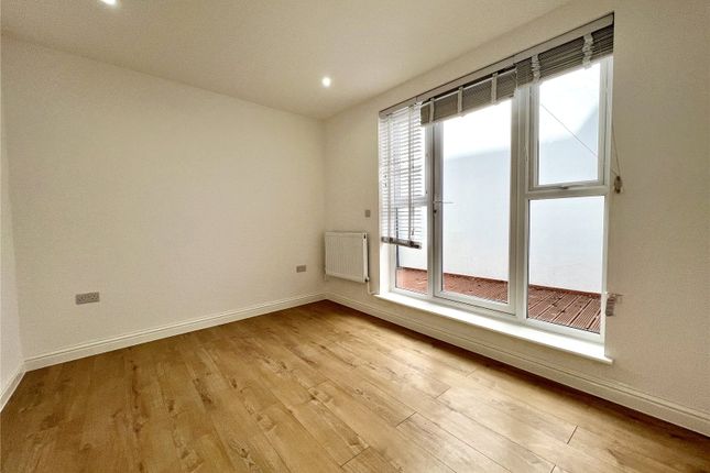 Flat 1, The Legion,, Millbrook, Surrey photo 3