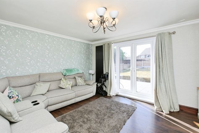 54, Lansbury Drive, ALFRETON photo 4