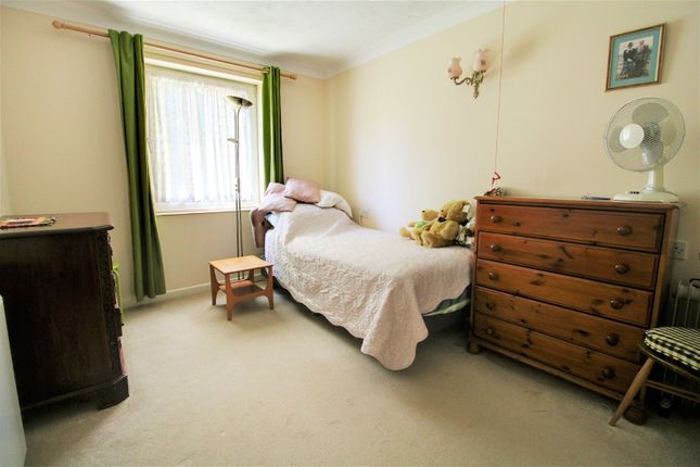 Flat for sale in Swiss Gardens, Shoreham-By-Sea