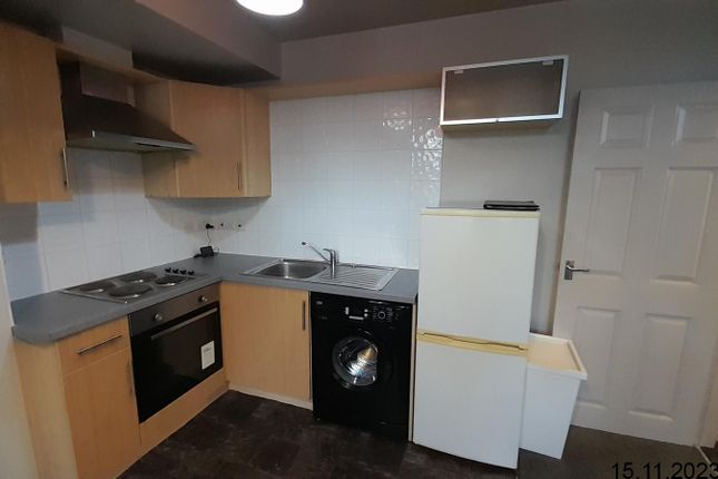 Flat to rent in College Grove View, Wakefield