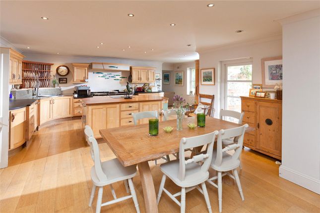 Kitchen/B'fast Room