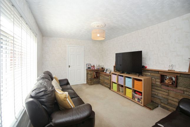148, Pen-Y-Bryn, Caerphilly photo 3