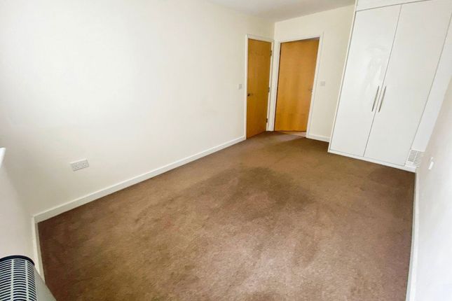 282, Longacres, Bridgend photo 5