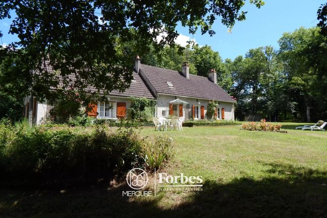 Thumbnail Town house for sale in Saint-Martin-Le-Mault, 87360, Limousin, France