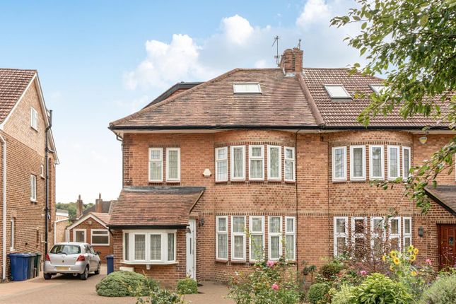 4-bed semi-detached on 43, Cissbury Ring South, London, £4,500/mo