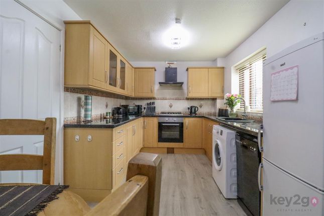 23, Orchard Close, Chesterfield photo 2