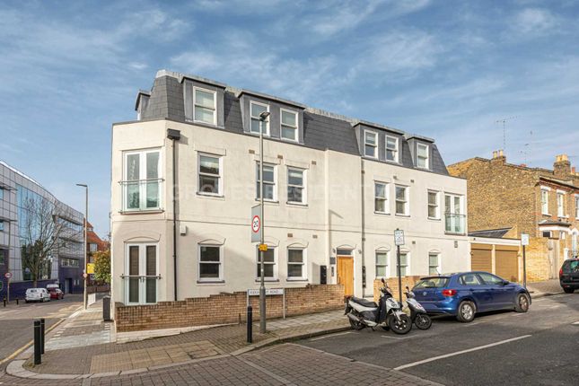 Thumbnail Flat to rent in St Anns Hill, London