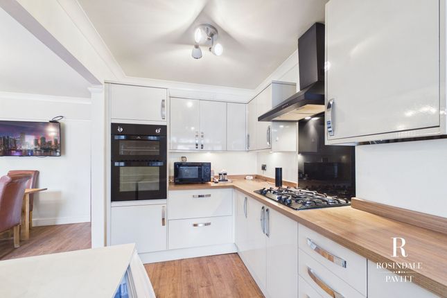 2 Headley Avenue, Wallington photo 4