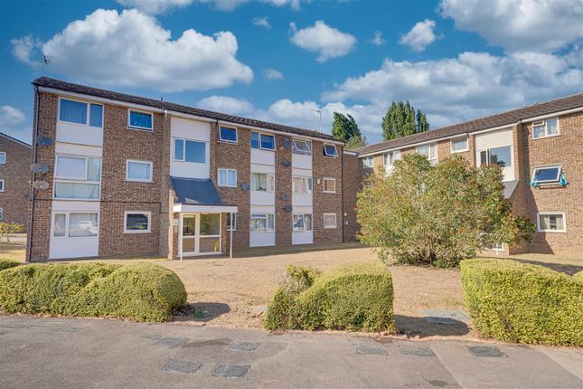 24, Queen Mary Court, Queen Mary Avenue, Tilbury photo 2