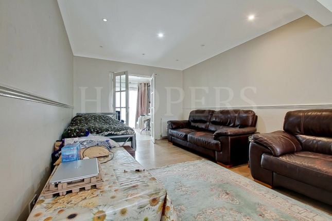 148, Randall Avenue, London photo 3