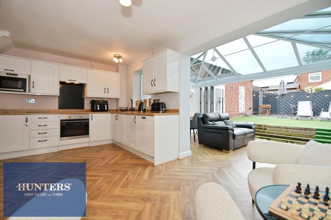 27, Holme Hall Crescent, Chesterfield photo 4